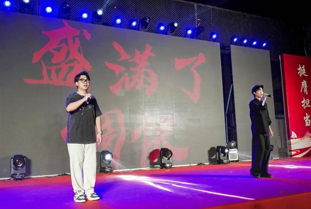 凯发游戏官网-绿紫对决，比赛节奏紧凑，观众热情高涨