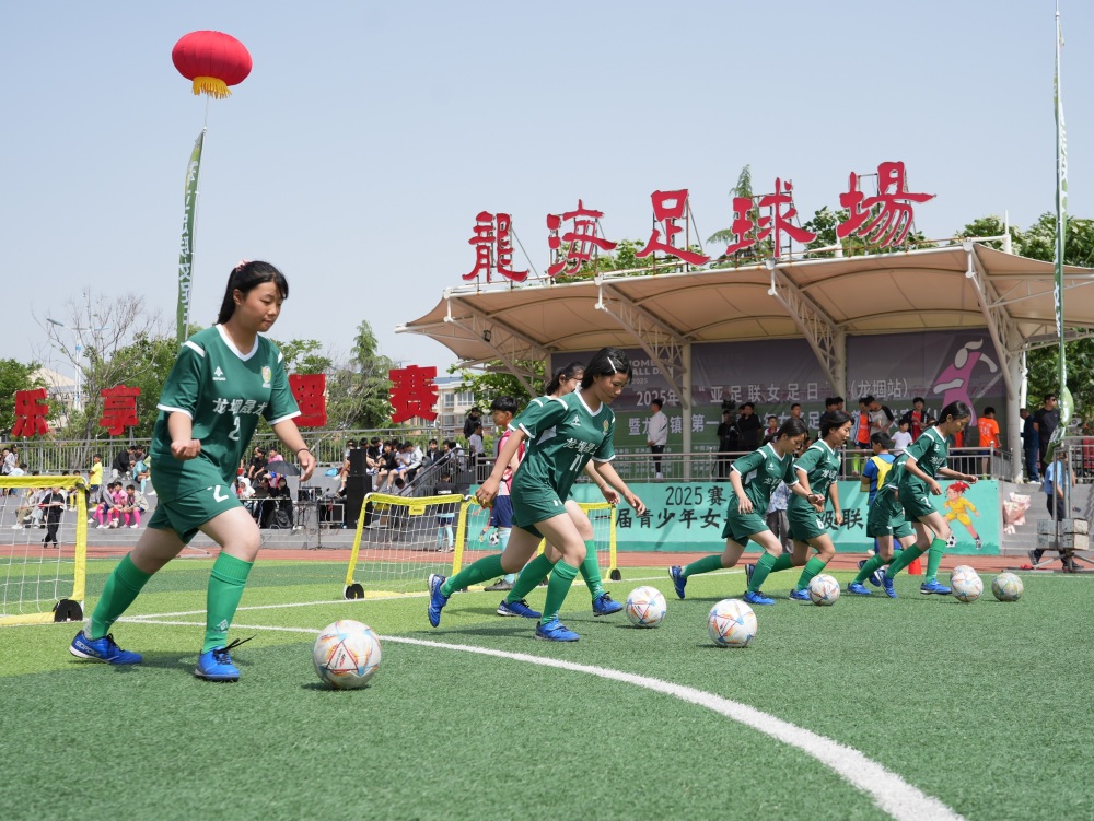激发激情：女子足球比赛中的燃情时刻
