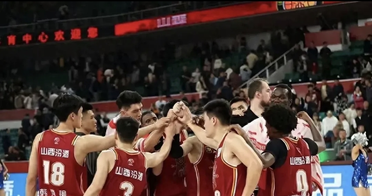 水平较为均衡的球队再次交手，场上硝烟四起的简单介绍