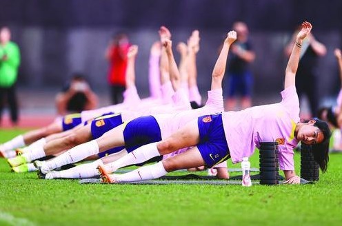 关于体育新闻快讯：全球女足精彩对抗赛场上掀起热潮的信息