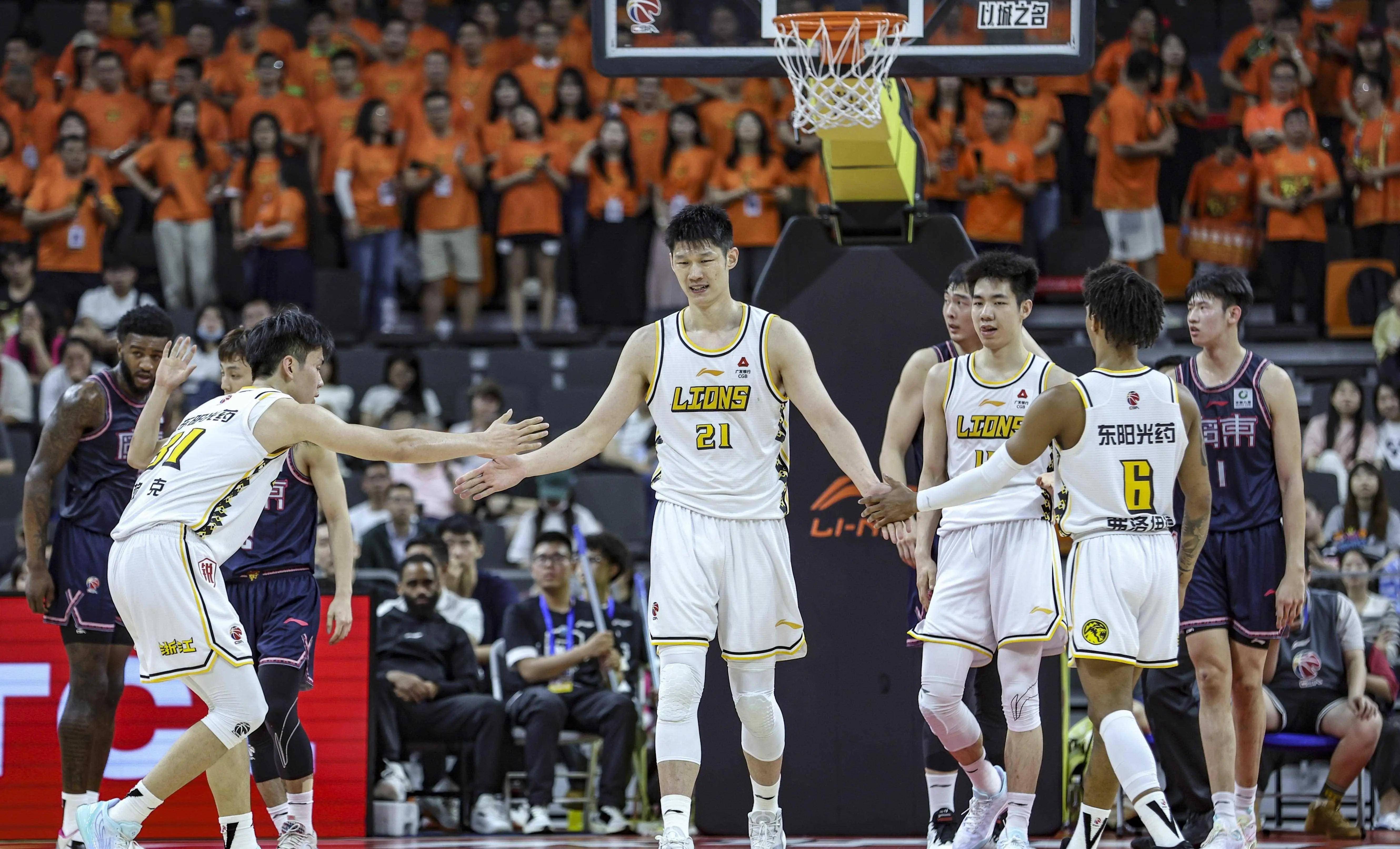 包含河南男篮球员状态神勇，助球队连胜在望的词条