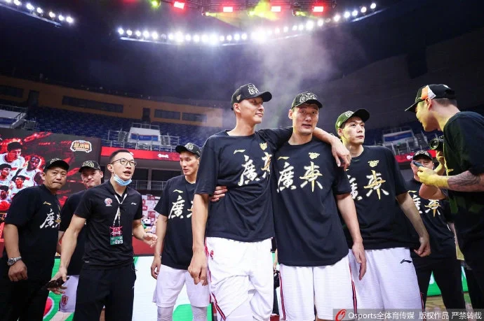 包含开拓者队员合力突围，冲击季后赛资格，卫冕冠军坚守的词条