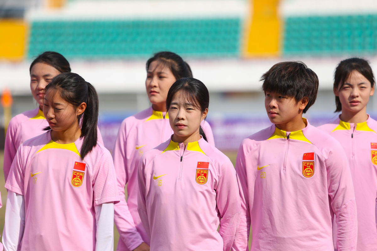 包含中国女足队员备战国际锦标赛，全力以赴的词条