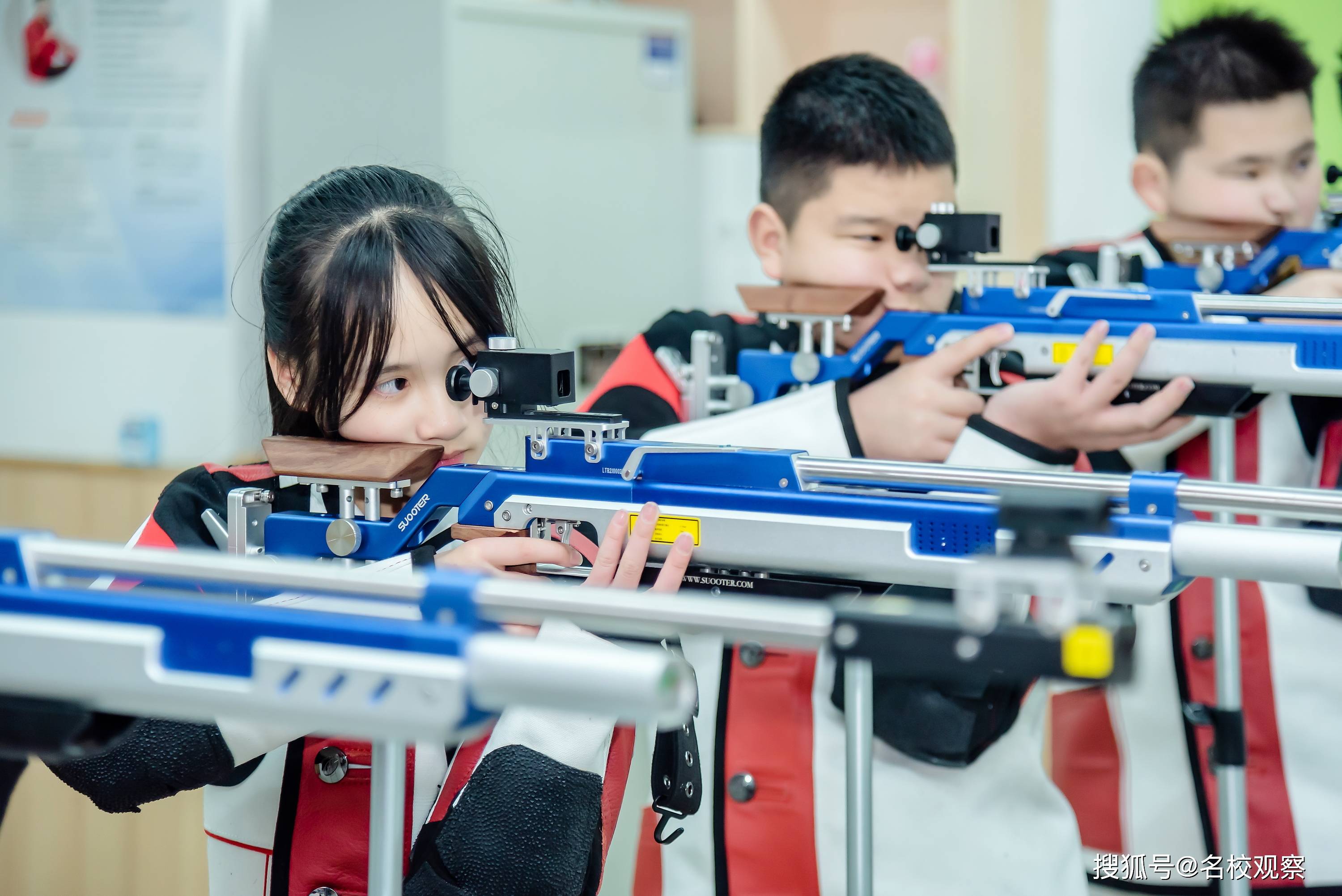 加蓬选手在射击比赛中取得好成绩