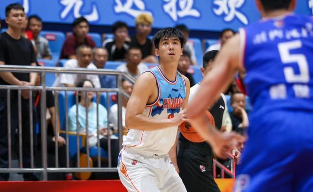 西藏男篮再次战胜对手，实力崭露头角