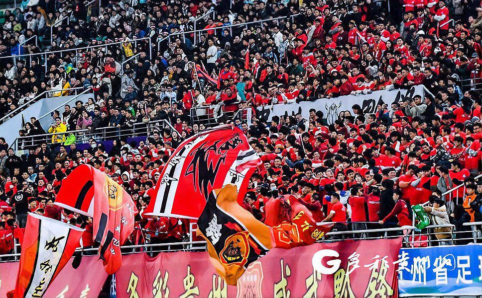 足球赛事精彩纷呈，赛场火爆的简单介绍