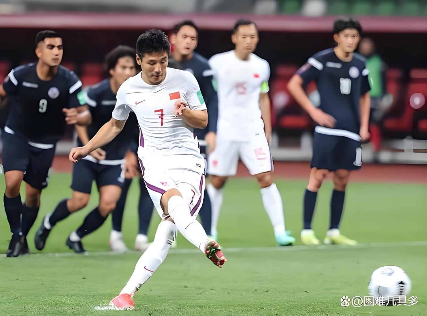 包含日本足球联赛新换帅，东京都正面风云涌现的词条