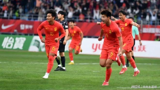 欢呼！劲敌交手，再现亚洲足坛巅峰对决