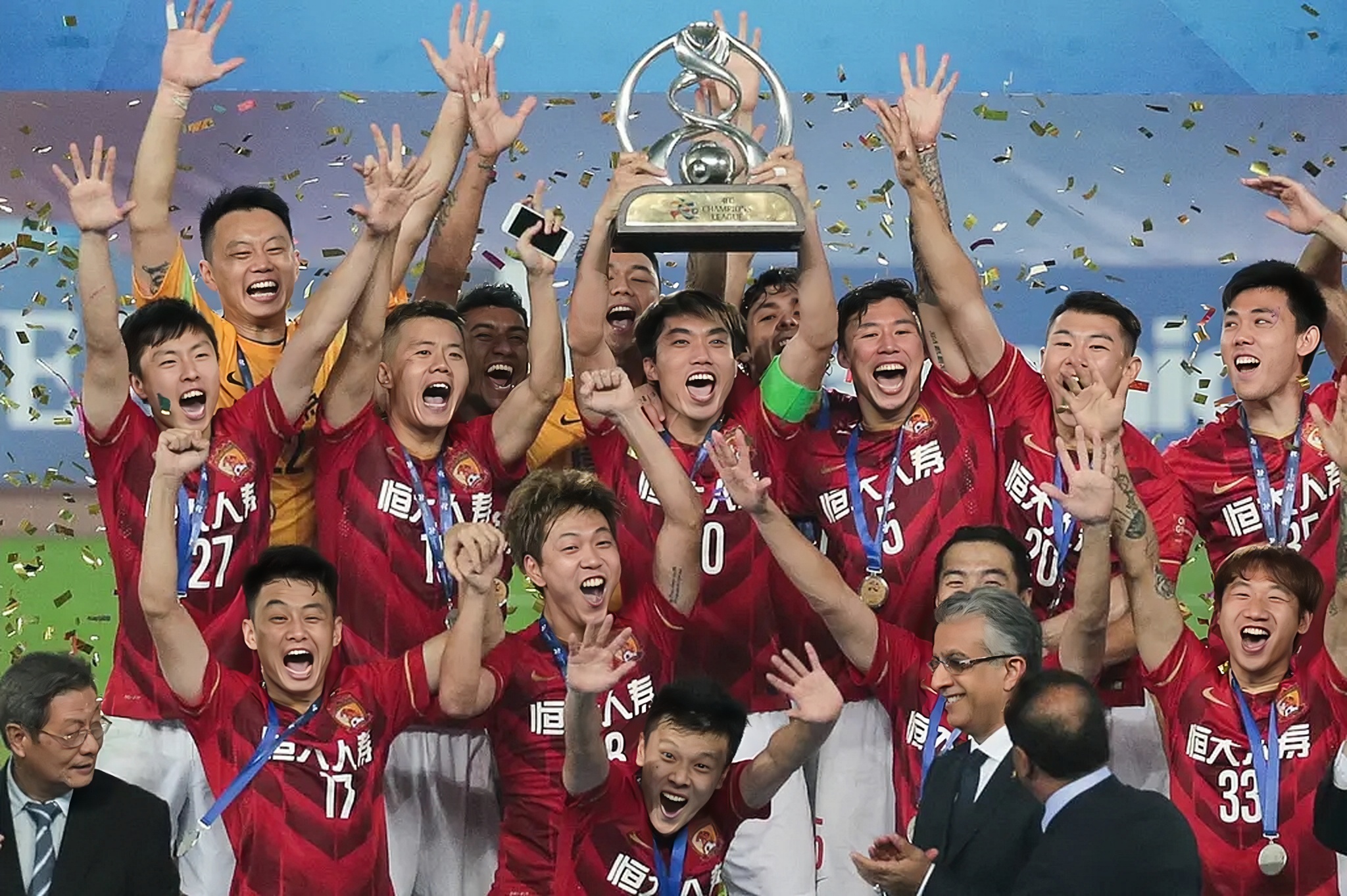 关于亚洲足坛热闹非凡，国内球队热火朝天备战的信息