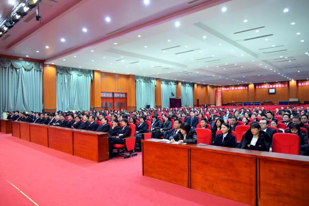 包含战斗结束，胜利球队精神焕发信心满满的词条