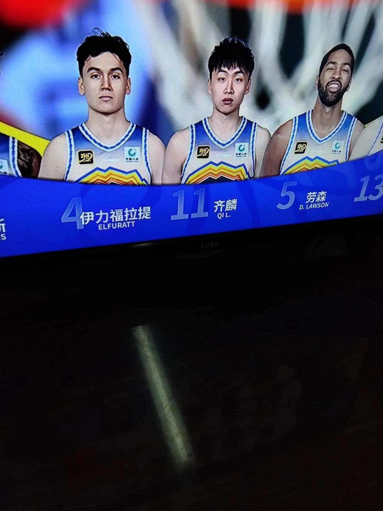 队员之间的默契配合将决定比赛胜负