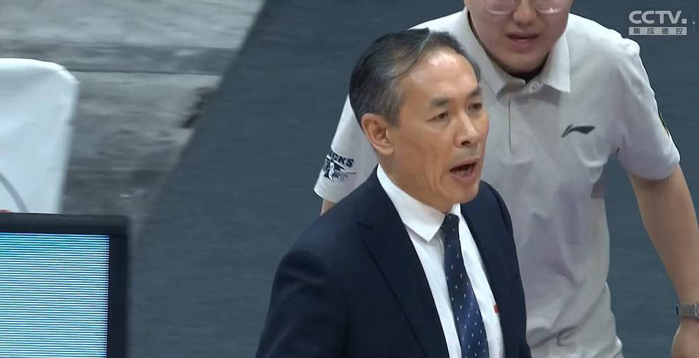 爵士再次逆转成功，士气高昂！