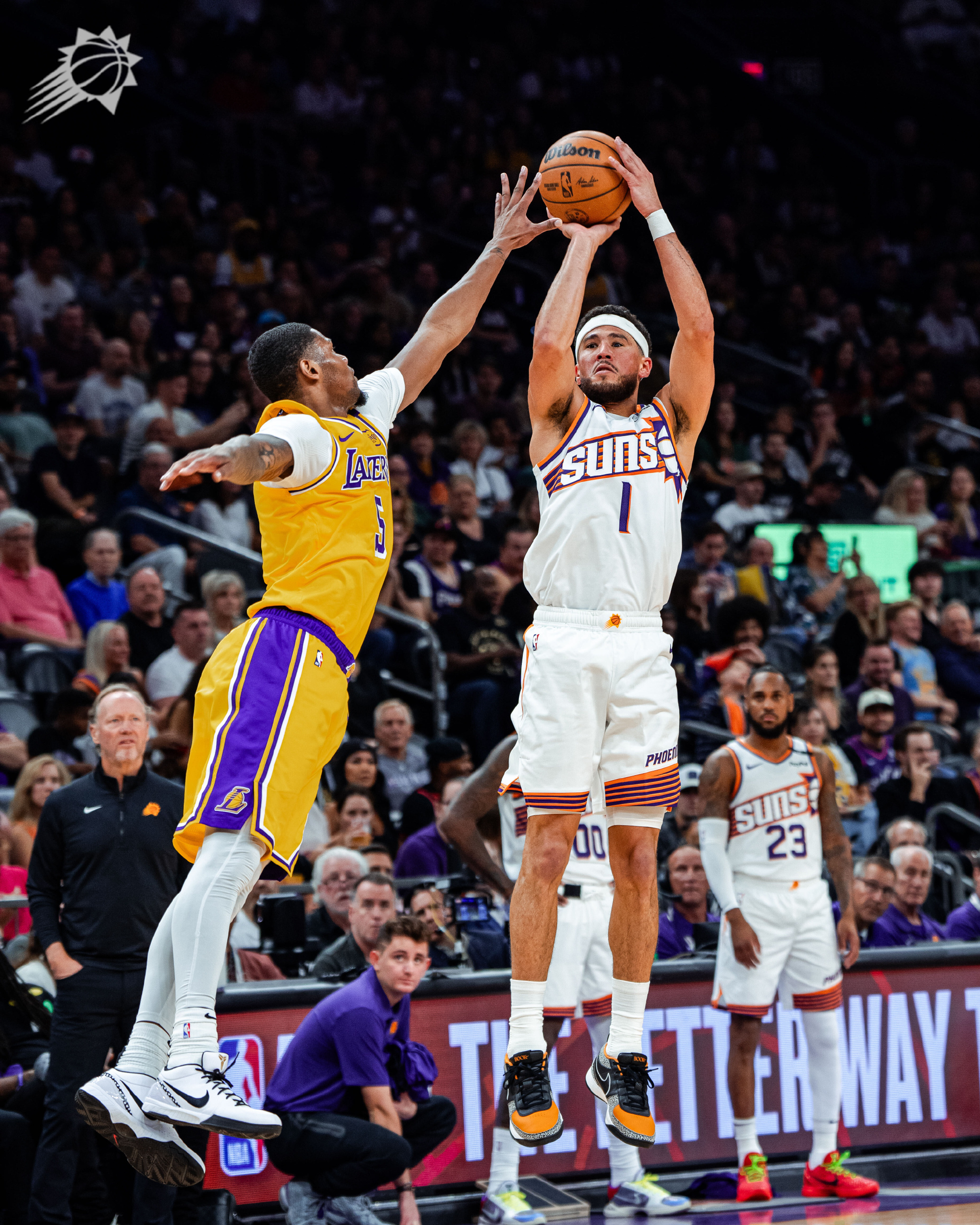 NBA巨星在比赛中绽放：湖人队员以惊人速度取得领先的简单介绍