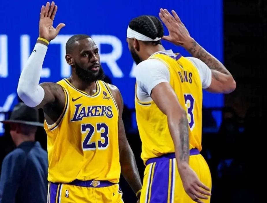 NBA巨星在比赛中绽放：湖人队员以惊人速度取得领先的简单介绍