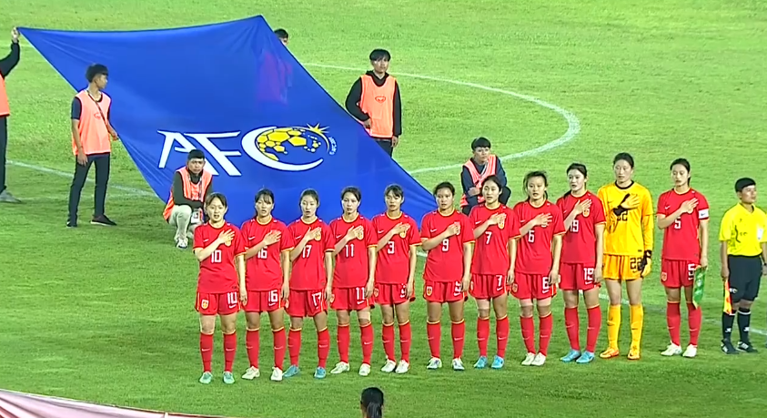 女足友谊赛中，中国队全力以赴的简单介绍