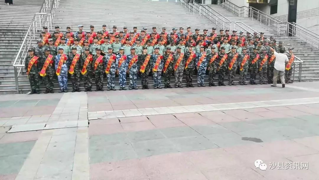 关于热血男儿豪情满怀，球场上演引人入胜的对决的信息