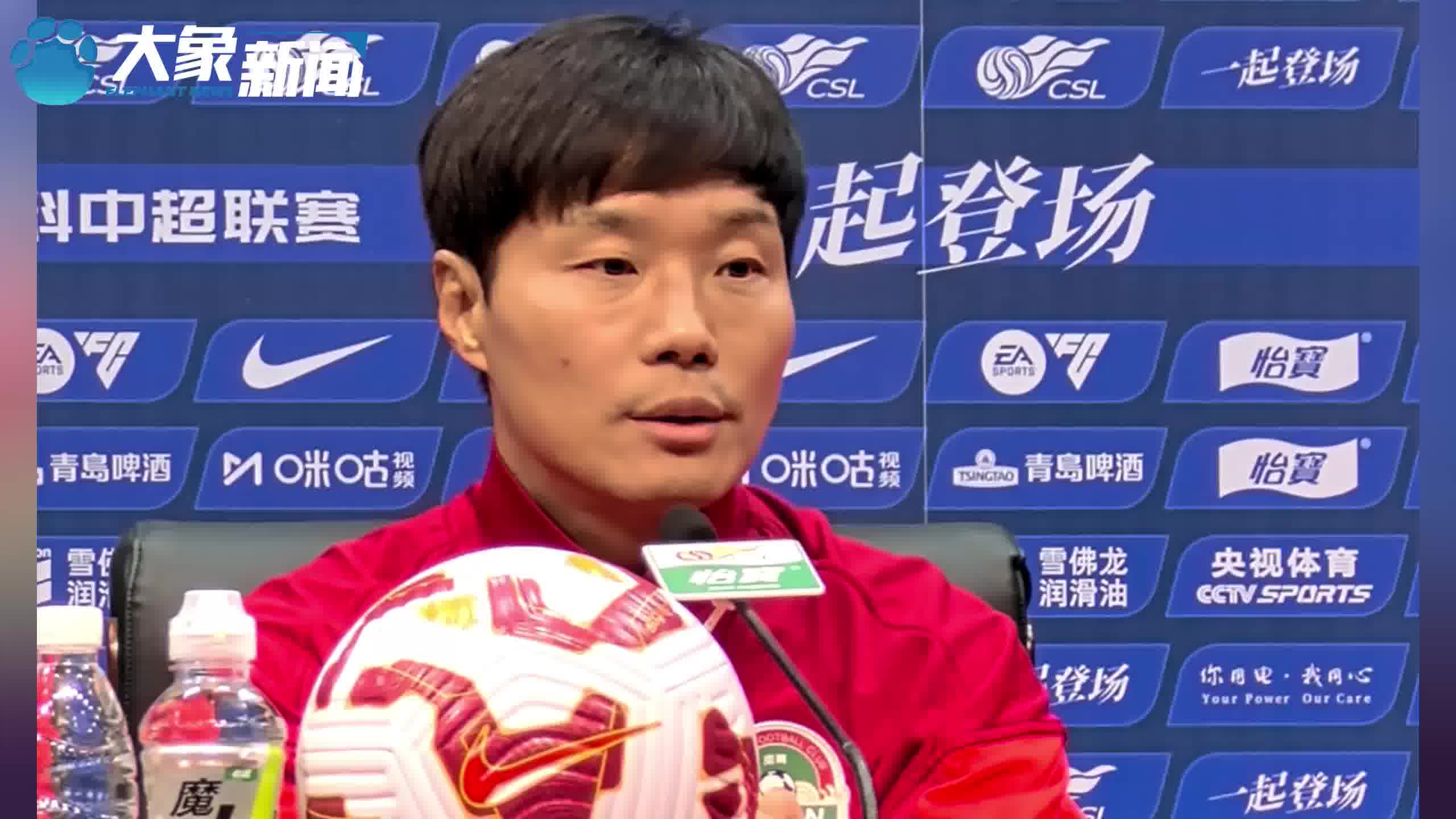 河南建业球员全力以赴，面对困境不屈不挠