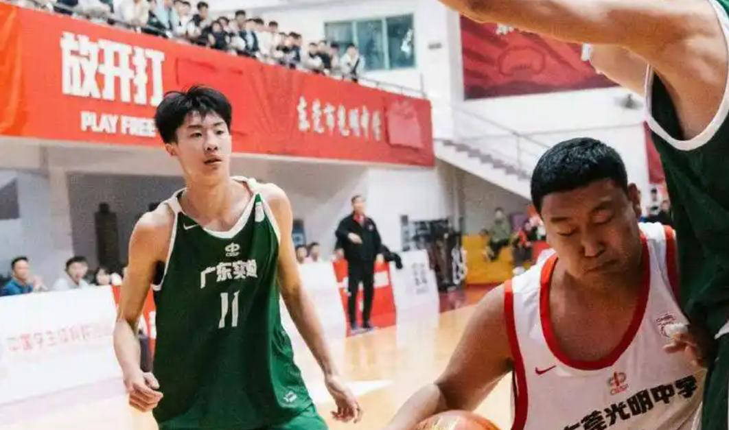 关于广东队主帅大力培养年轻球员，潜力无限的信息