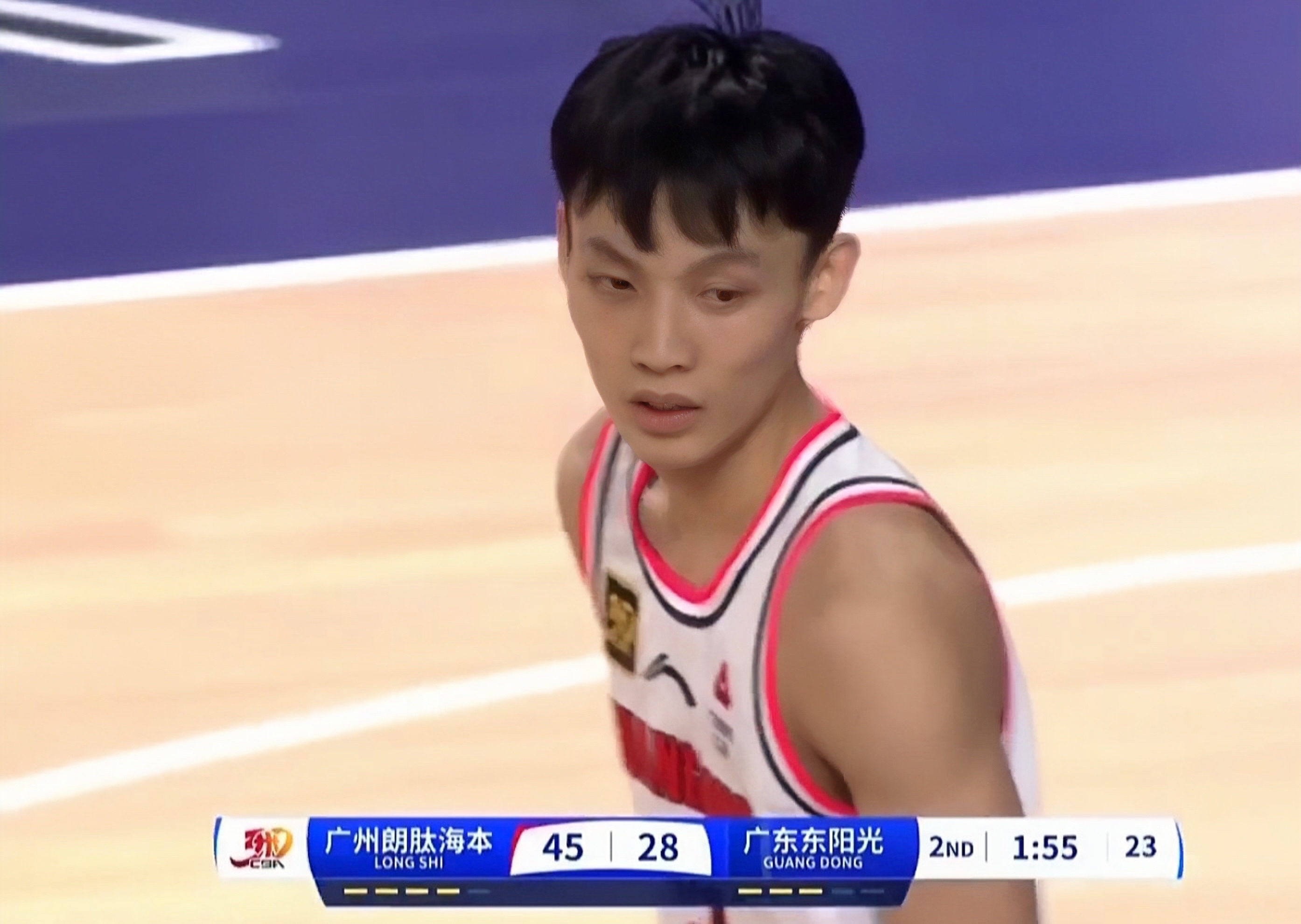 海南男篮防守表现欠佳，需加强训练