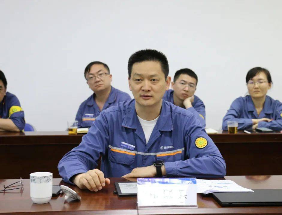 篮球队伍换帅临时教练上任训练态度严谨的简单介绍