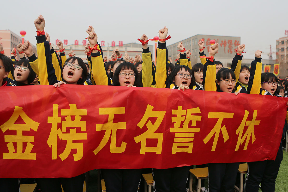 战绩满目，球队雄心勃发，向着胜利冲刺的简单介绍