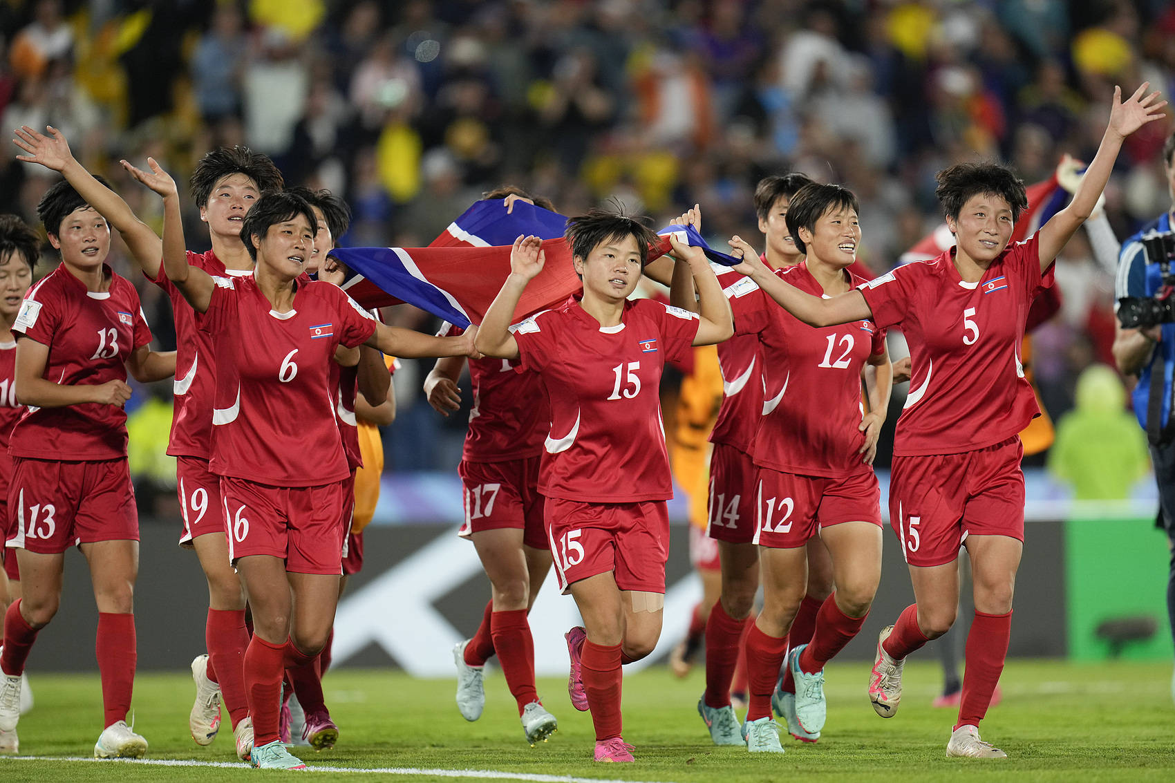 包含韩国女足队连胜，积极备战下一场比赛的词条