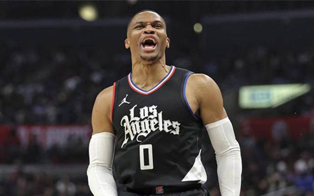 包含NBA球员风采依旧，引领篮球赛事新篇章的词条