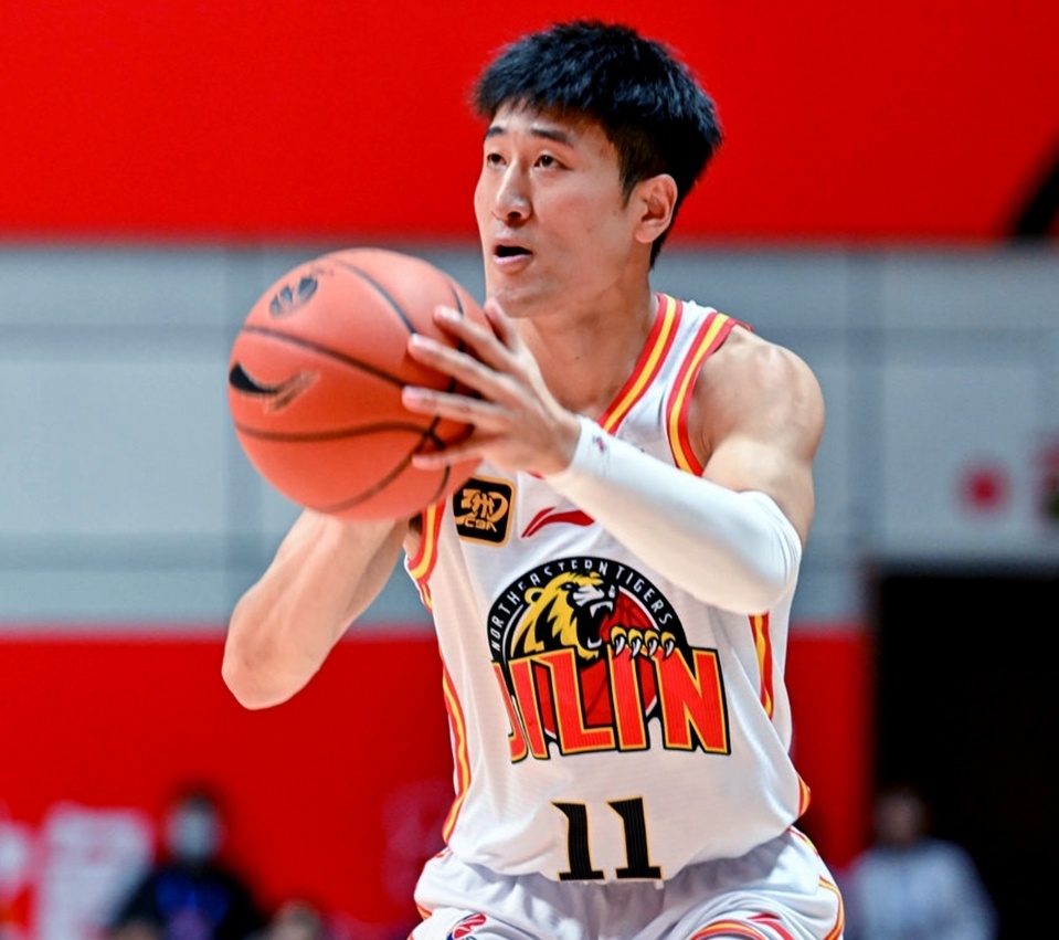 北京男篮士气高涨，成功击败福建队