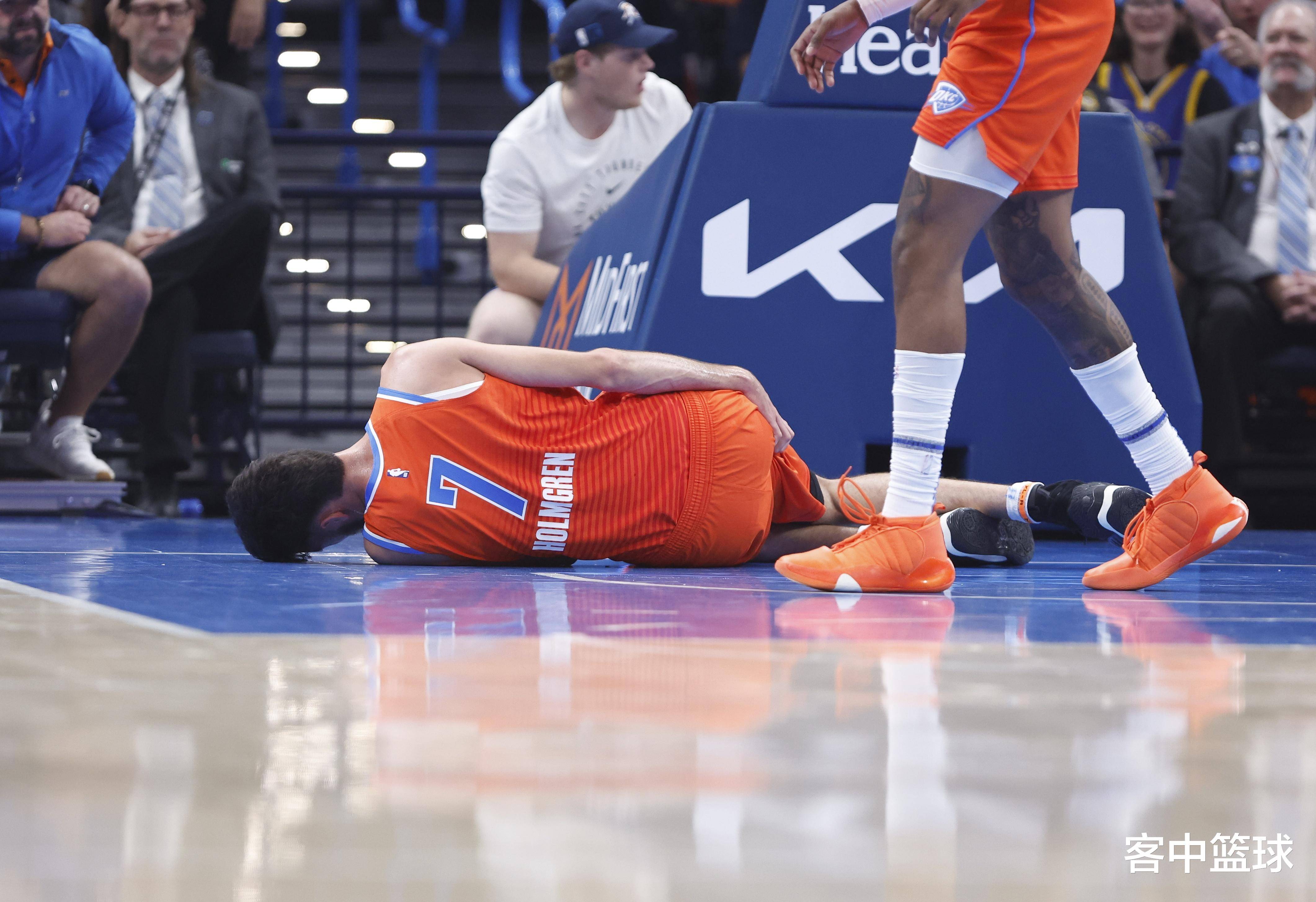 包含NBA球员伤势公布，球队士气受到考验的词条